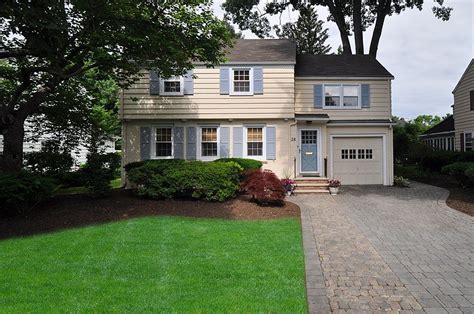 28 Reynen Ct, Ridgewood, NJ 07450 .